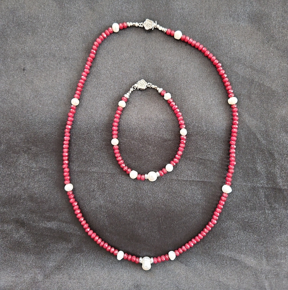 Elegant Red Beaded Necklace and Bracelet Set